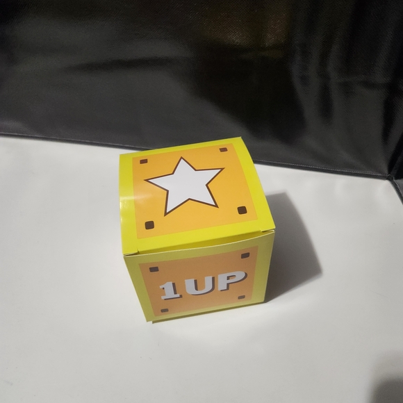 "Super Mario "Party Favor Boxes - Picture 4 of 5